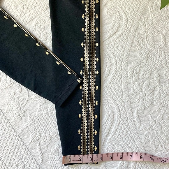 Spiritual Gangster Lotus Leggings black & gold print - Picture 14 of 16